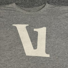 Vuori V1 Logo Shirt Mens Sz XL Gray Short Sleeve Crew Neck Tee V925 Casual Light