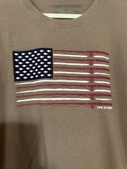 Life Is Good Mens M Green Crusher T-Shirt Patriotic USA Flag Fishing Pole NWOT L