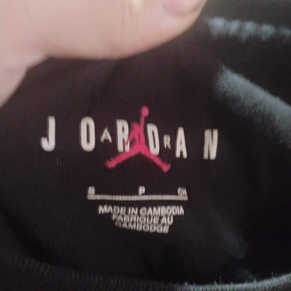 Jordan shirt size small men’s short sleeve t-shirt black with the gray and white