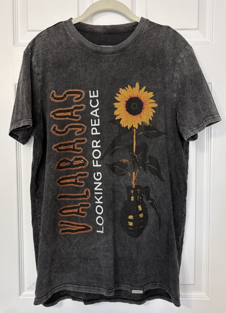Valabasas Vintage Size M Graphic T-Shirt “Looking For Peace” Edgy Streetwear