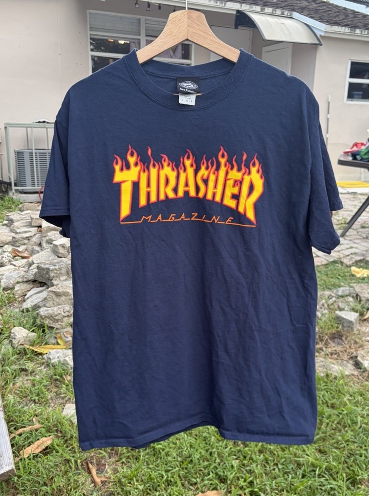 Men’s Thrasher Magazine Skateboard Flames Navy Blue Graphic T-shirt (Large)