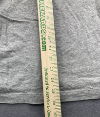 The Nike Tee Graphic T-Shirt Men’s Medium Gray Logo Swoosh Crew Neck AR5006-063