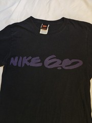 Nike 6.0 Men’s Black Purple Graphic Print T-Shirt Short Sleeve Crew Neck S