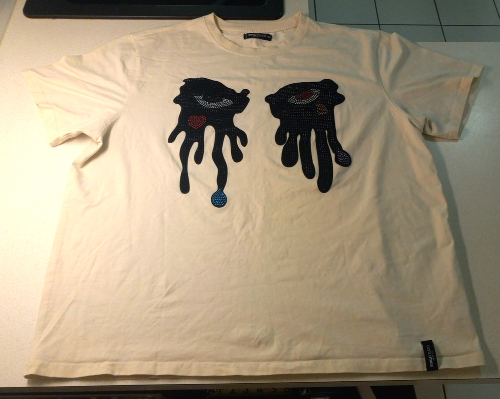 Roku Studio – Rhinestone Tear Drip Tee – Egg Shell Mens Size 3XL
