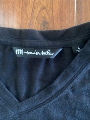 Travis Mathew T-Shirt Mens Medium V-Neck Short Sleeve Black Cloud Pima Cotton