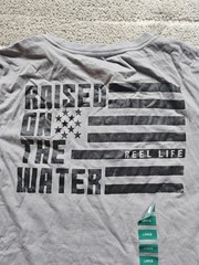 Reel Life Gray “Raised on the Water” American Flag T-Shirt Men’s Size Large NWT