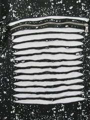 CARBON Mens Large Black Tee – Zipper Chest, Slit Sleeves, Paint Splatter Urban