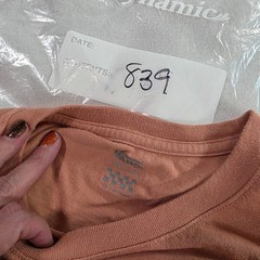 Vans Off The Wall T-Shirt Mens Peach Graphic M Crew Neck Long Sleeve Streetwear