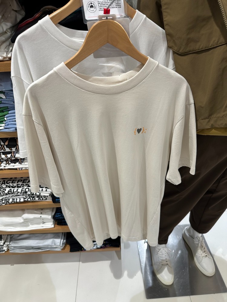 NWT UNIQLO UT PEACE FOR ALL Akamai Technologies Graphic Short Sleeve T-shirt TEE