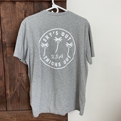 Chubbies T-shirt Mens Size Large Sky’s Out Thighs Out Gray Summer Sun Funny