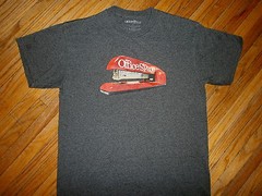 retro 90s OFFICE SPACE STAPLER T SHIRT Milton IT Work Sucks Movie Film MEDIUM