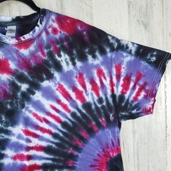 Gildan Side Fan Feathered Lavender Fuchsia Black Tie Dye T-Shirt Size Large