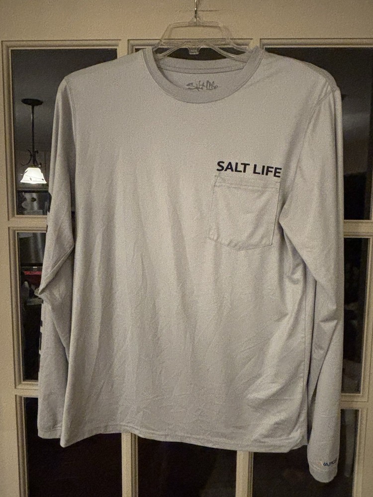 Salt Life long sleeve pocket tee size small. 88/12 poly/spandex. EUC.