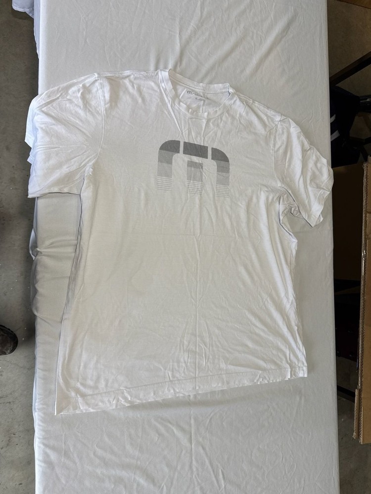 TravisMathew Men’s White Graphic Logo T-Shirt Size XL