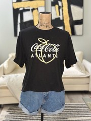 Coca-Cola Atlanta Georgia Peach Graphic Cropped T-Shirt