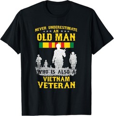 Never Underestimate an Old Man Vietnam Veteran Gift Unisex T-Shirt