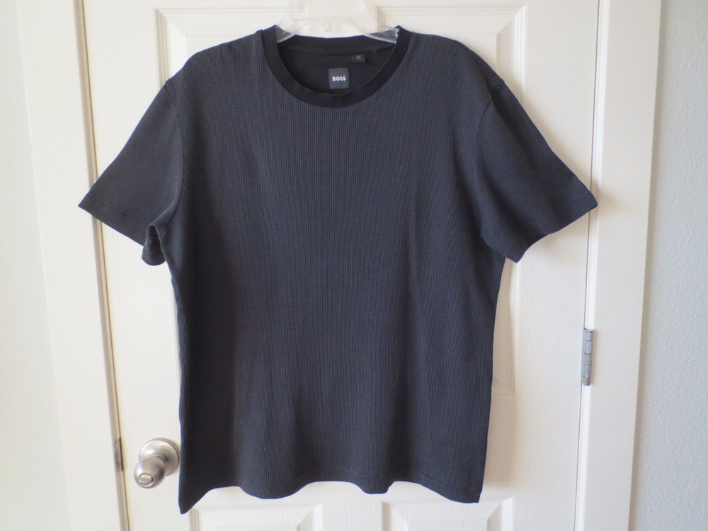 Hugo Boss Men’s T-Short Size XL (run smaller see meas.) Short sleeves