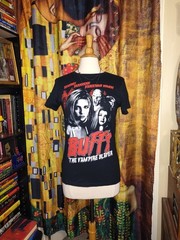 Sarah Michelle Gellar Tees Buffy the Vampire Slayer L + Cruel Intentions M NWT