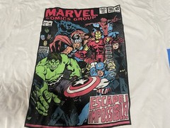 MARVEL SUPER-HEROES AVENGERS WHITE MENS T-SHIRT SIZE LARGE NWT.