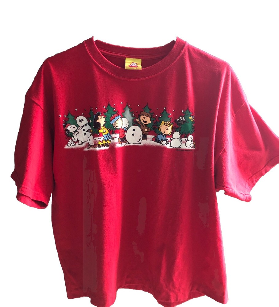 Peanuts Vintage Women’s XL Snoopy & Friends Winter Scene Red T-shirt Cropped