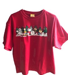 Peanuts Vintage Women’s XL Snoopy & Friends Winter Scene Red T-shirt Cropped