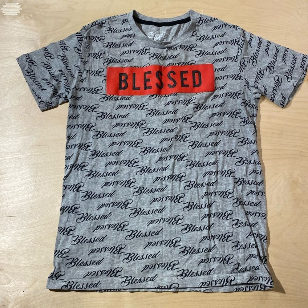 Eighty Eight Brand Gray and Red Men’s T-Shirt Size Medium (IQ)