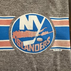 Vintage 1982 Gray New York Islanders NHL Hockey Graphic T-Shirt, Men’s Size L
