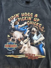 Vintage Harley Davidson 3D Emblem T-shirt Ridin Hogs Chicks (Large) (19.5×26.5)
