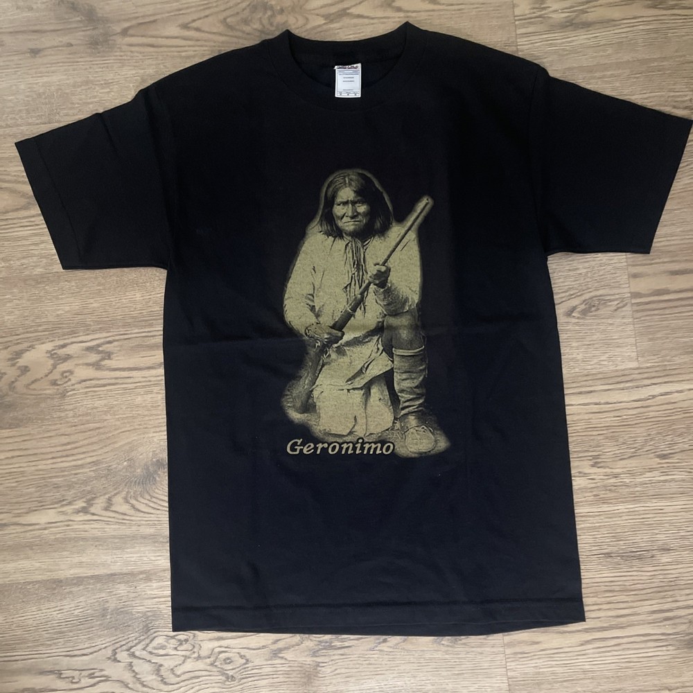 Geronimo Native American warrior Black T-shirt, Size Medium, Regular Fit