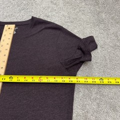 Banana Republic Premium Wash Basic V-Neck T-Shirt Mens Medium Dark Purple Tee