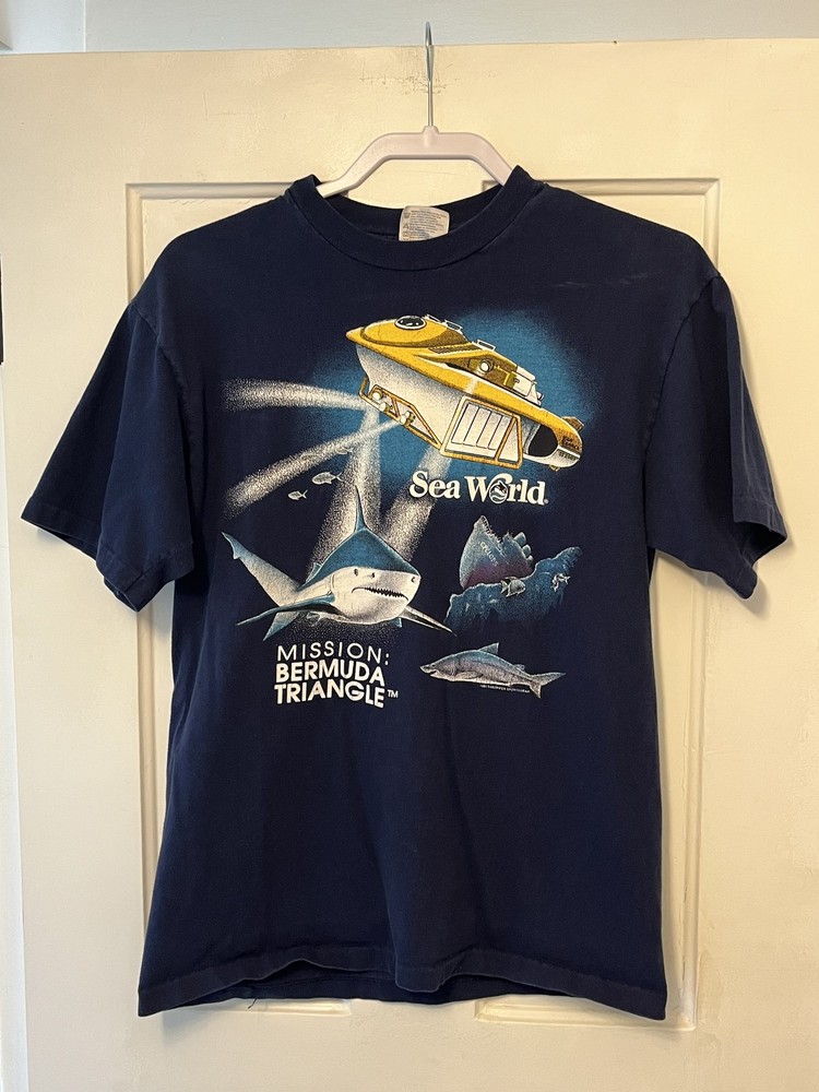 Vintage SeaWorld Mission Bermuda Triangle Shirt Mens Medium Submarine Shark 90s