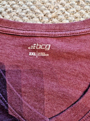 BCG Mens athletic T-shirt XXL, V-Neck short-sleeve heather red/plum pre-owned