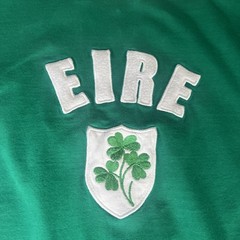EIRE Ireland Mens Sz M Soccer Football Rugby Shirt Green White Shamrock #10 Logo