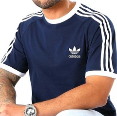 ADIDAS ORIGINALS 3-STRIPES CALIFORNIA TREFOIL T-SHIRT NAVY MEN’S NWT!(IA4850)