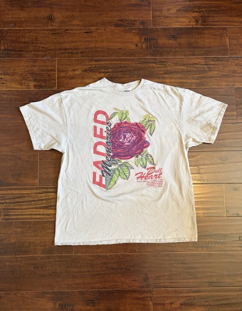 FashionNova Faded Memories 2xl tee measurements pictured pinhole