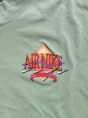 Nike Tee Medium Light Green Short Sleeve Crew Neck Graphic Logo T-Shirt Cotton