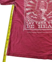Men’s Small Red 1974 Let Your Voice Be Heard Graphic T-Shirt
