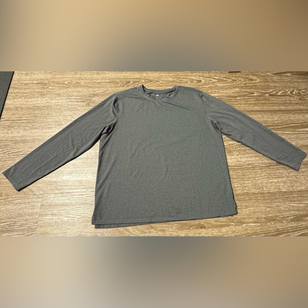 Gray Long Sleeve T Shirt All in Motion Men’s Size XL Logo on Arm EUC