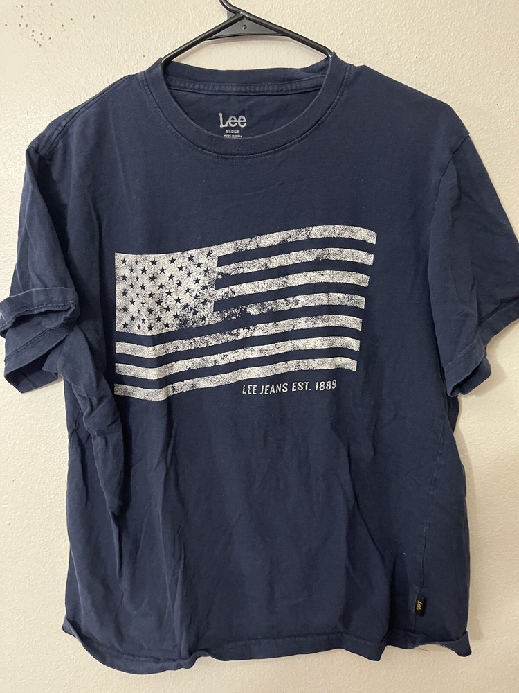 Lee Jeans Mens T Shirt Size M Blue American Flag Graphic on Front Short Sleeve