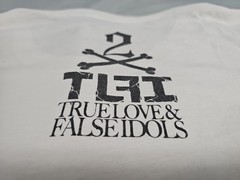 True Love & False Idols Painted Feel Muscular Wave Rider Distressed Tshirt L