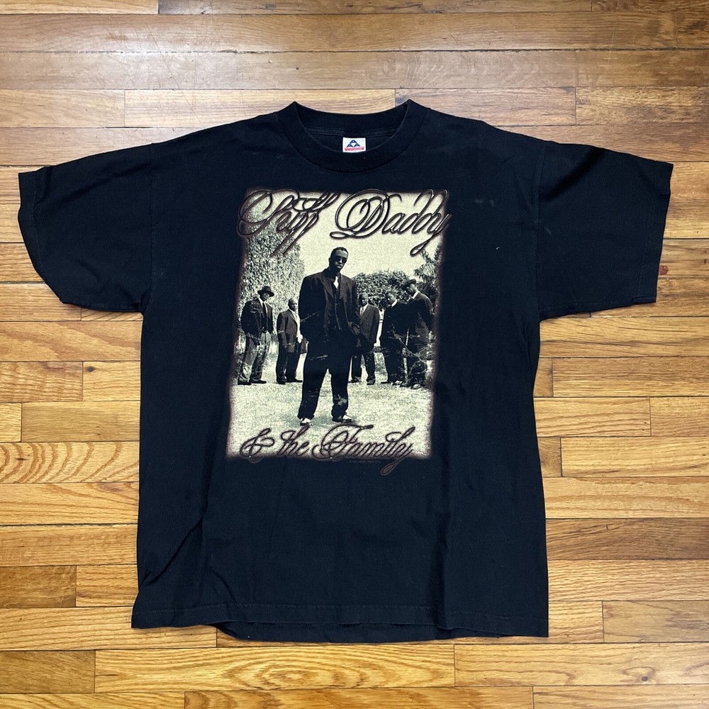 Vintage 1997 Puff Daddy & The Family No Way Out Tour Rap T Shirt Size XL Used