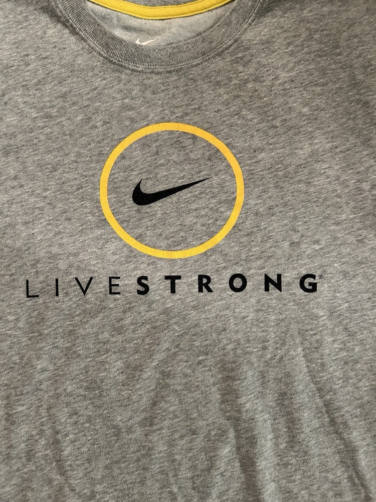 Nike Livestrong mens Size small tee gray tshirt Lance Armstrong Cancer Research