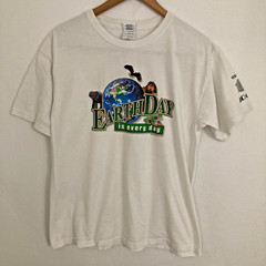 Gildan Earth Day 2008 Shirt Adult L Animals Lion Frog Nature Art Outdoors Tee
