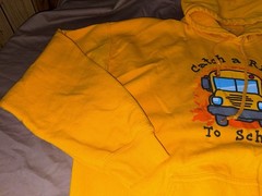 GILDAN heavy blend 2XL CATCH A RIDE TO SCHOOL YELLOW LS HOODED SWEATSHIRT NNT