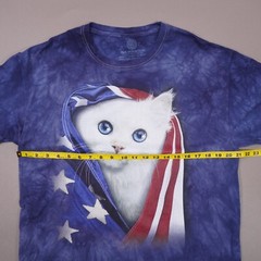 The Mountain USA Kitten Patriotic Graphic Mens Large Blue Tie Dye T Shirt NWOT