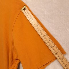 Uniqlo Mens Basics Round/Crewneck T-Shirt Sz.L/Yellow Gold/Ribbed Collar