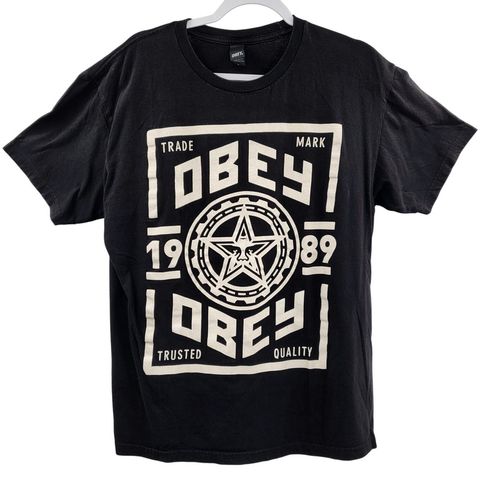 OBEY Black & White Graphic T-Shirt 1989 Trademark Trusted Quality Men’s Size L