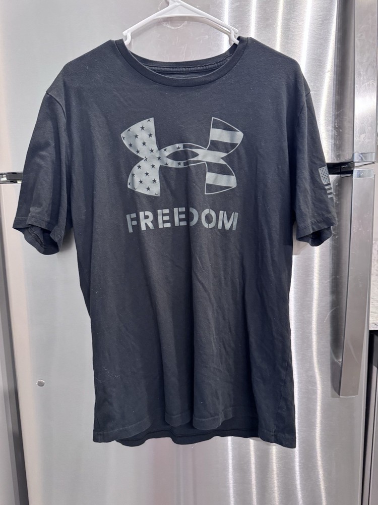 Under Armour Men’s UA Freedom Flag T-Shirt Black/Steel, Large