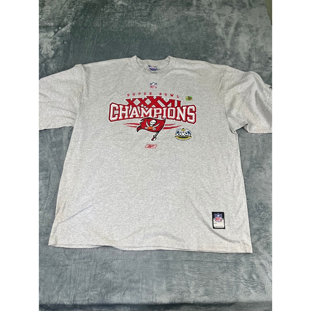 Men’s Reebok 2XL (loose fit) field shirt Tampa Bay Buccaneers Super Bowl Champ.