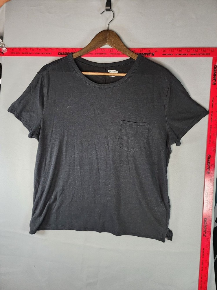 Old Navy Black Short-Sleeve Pocket Tee